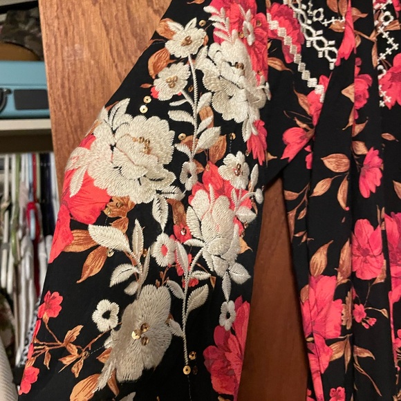 Very elegant blouse - Picture 3 of 3